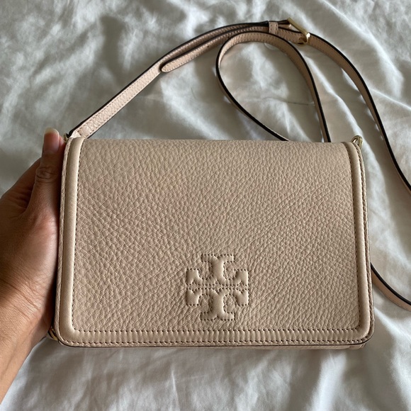Tory Burch Pebbles Grain Crossbody bag in sweet melon - Picture 2 of 7
